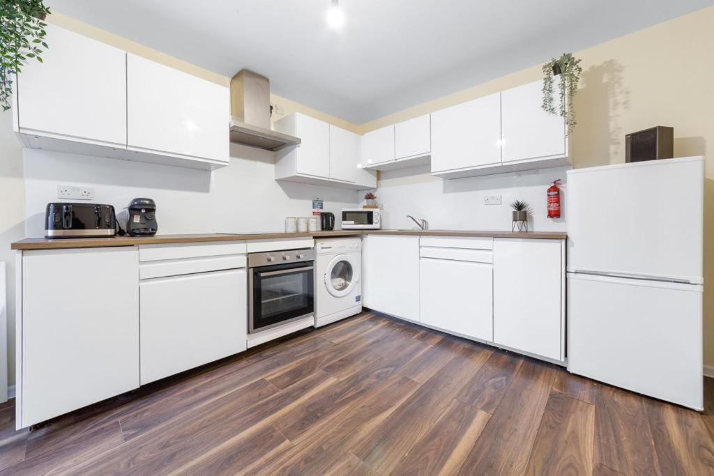 Isleworth Suites - Tw7 Bagian luar foto
